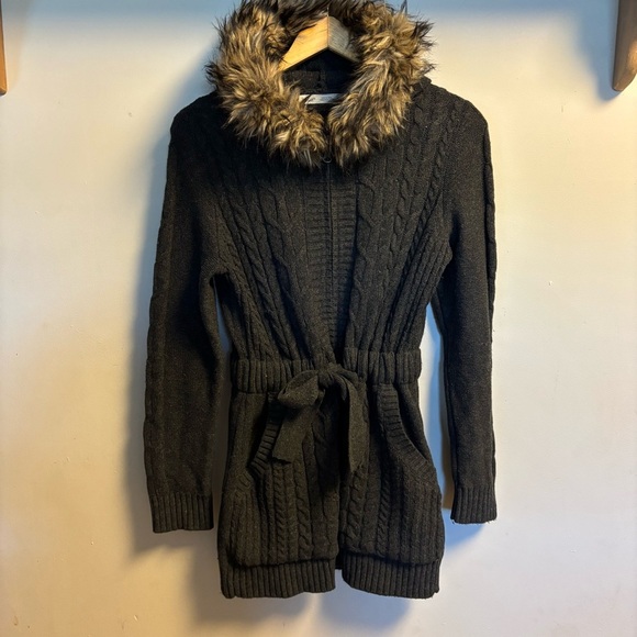 Woolrich Sweaters - Woolrich Y2k Lambswool Long Cable
Cardigan Zip Sweater Gray Hood
Faux Fur Belt